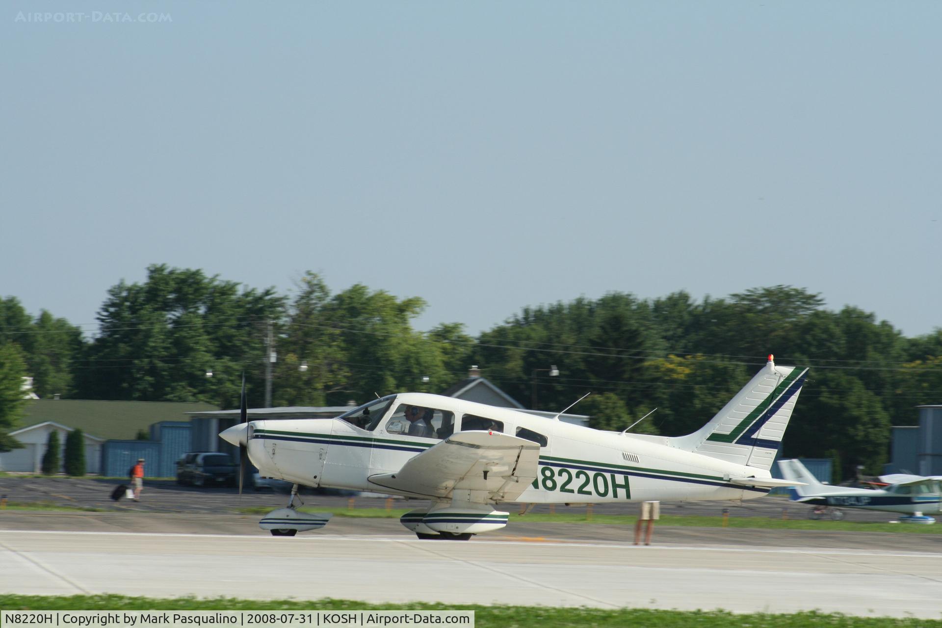 N8220H, 1982 Piper PA-28-161 C/N 28-8216112, Piper PA-28-161