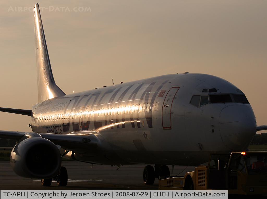 TC-APH, 2001 Boeing 737-8S3 C/N 29250/792, .