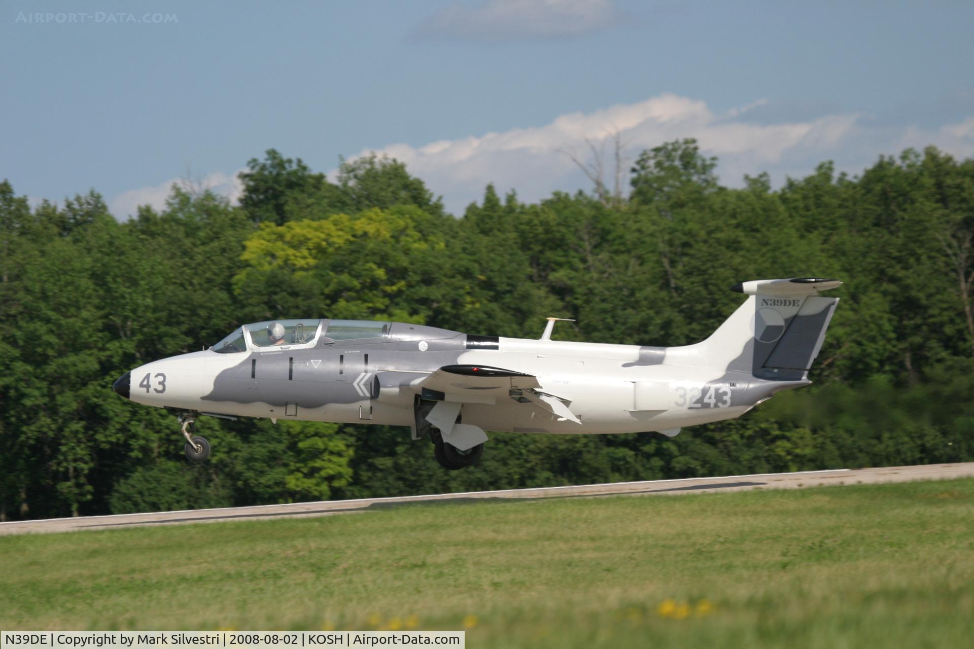 N39DE, 1969 Aero L-29 Delfin C/N 3243, Oshkosh 2008
