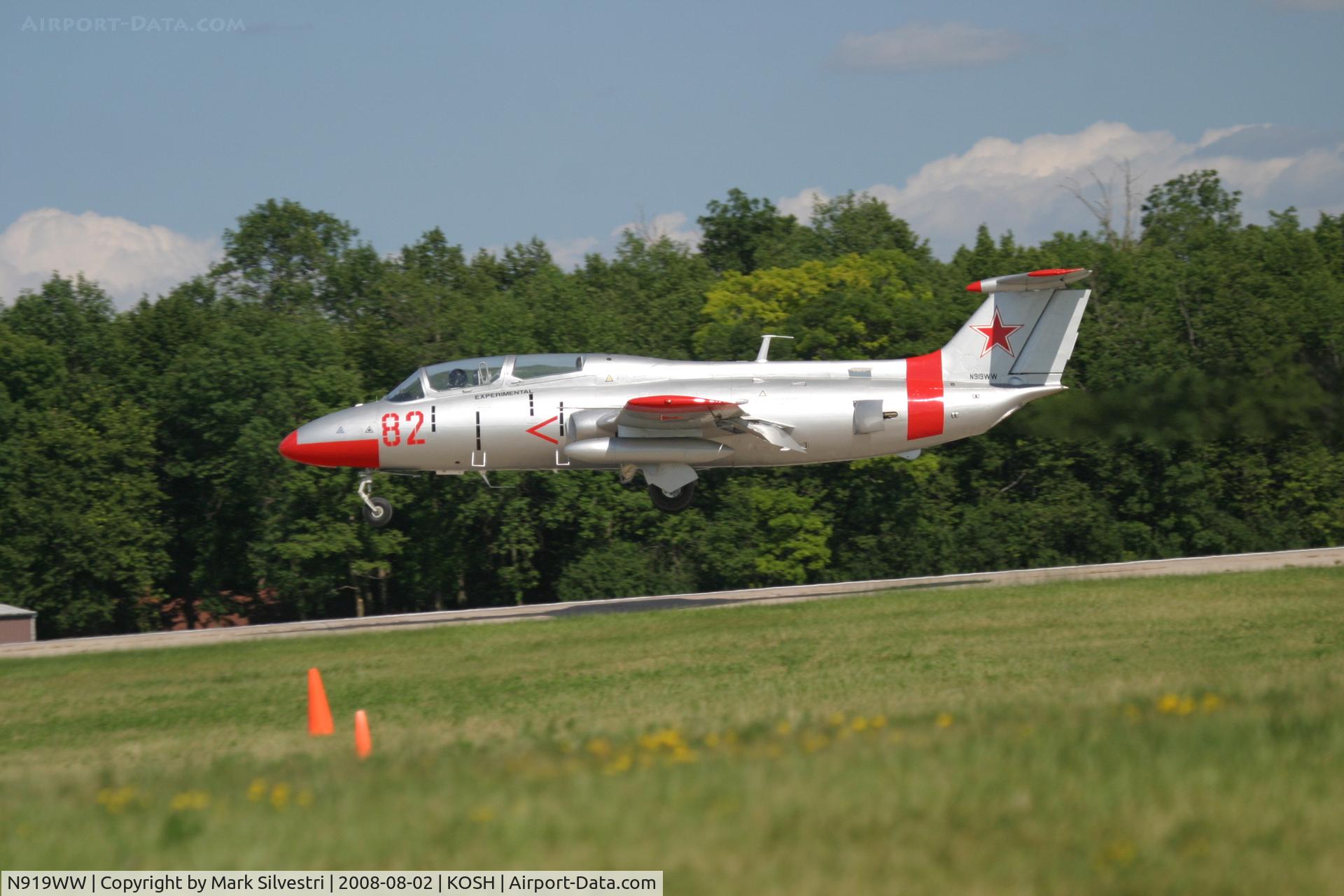 N919WW, 1967 Aero L-29 DELFIN C/N 792383, Oshkosh 2008