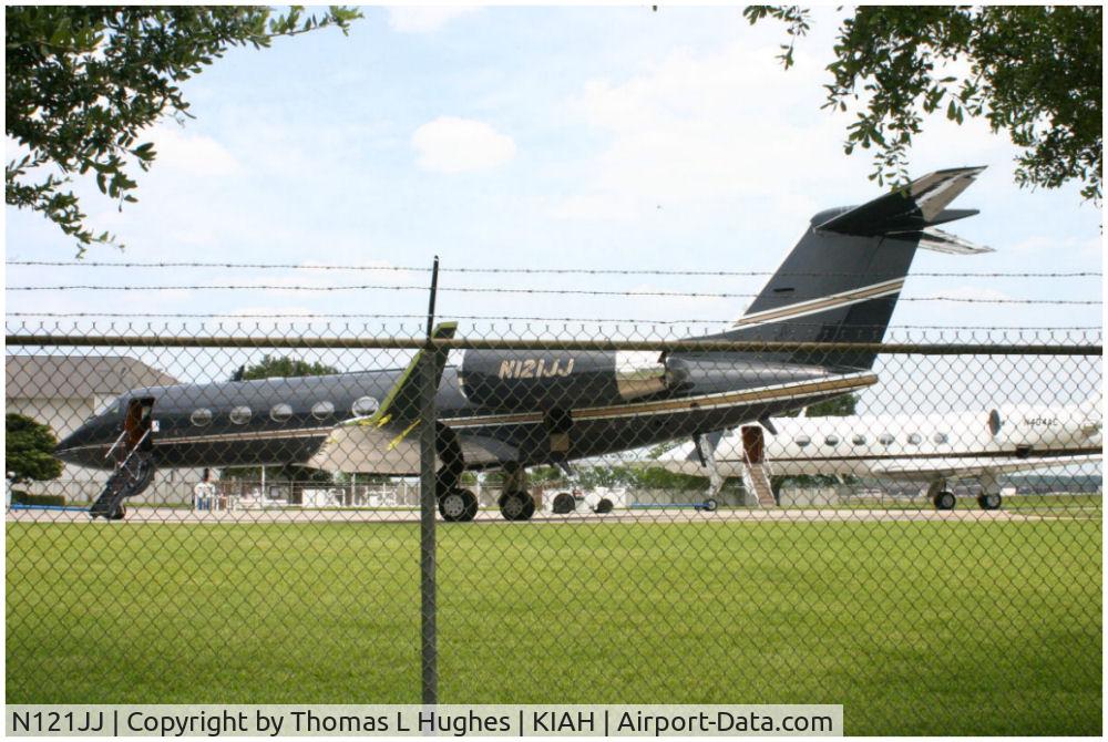 N121JJ, 2002 Gulfstream Aerospace G-IV SP C/N 1482, Black Gulfstream