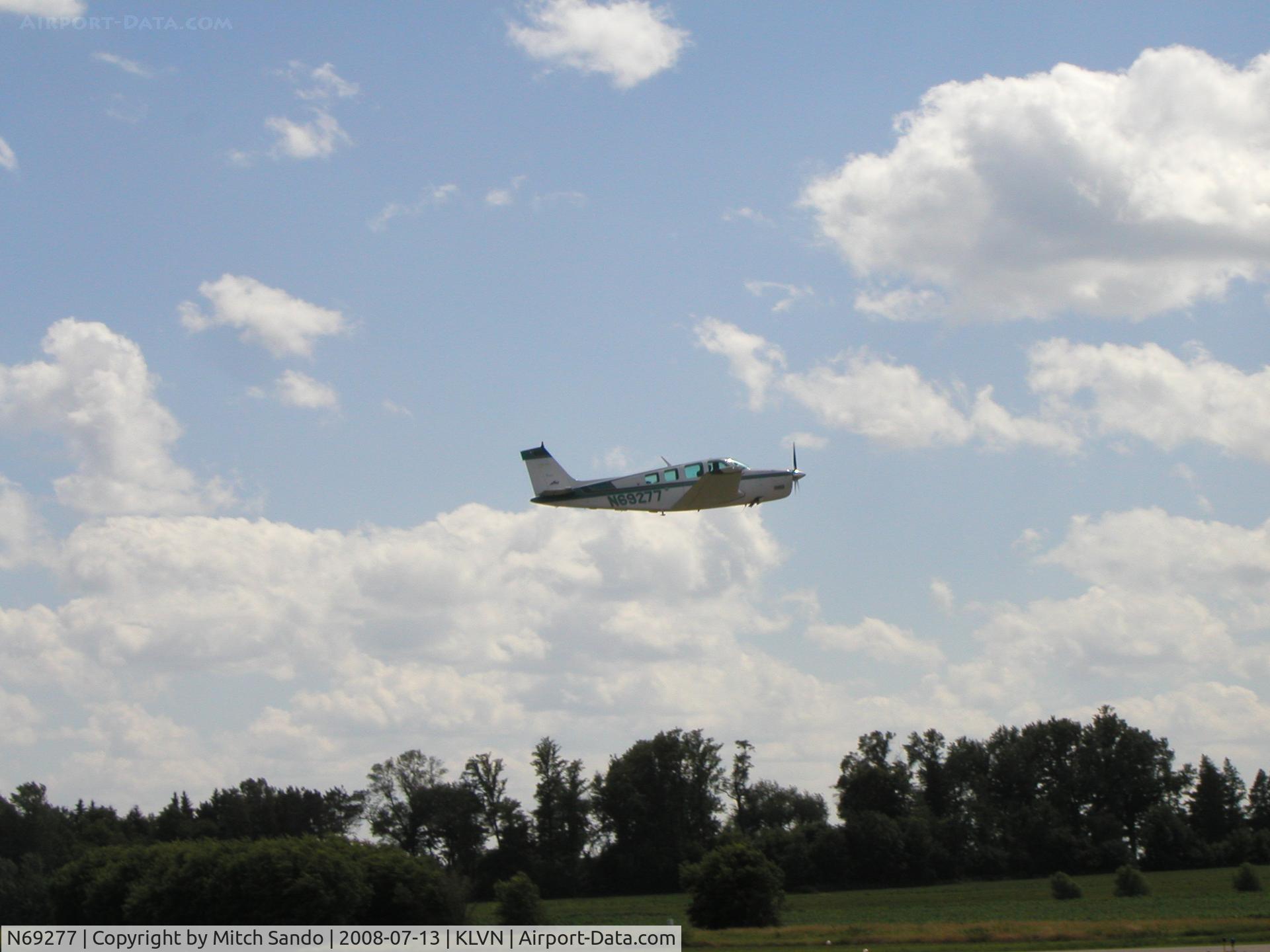 N69277, 1984 Beech 36 Bonanza C/N E-2148, Departing Runway 30.