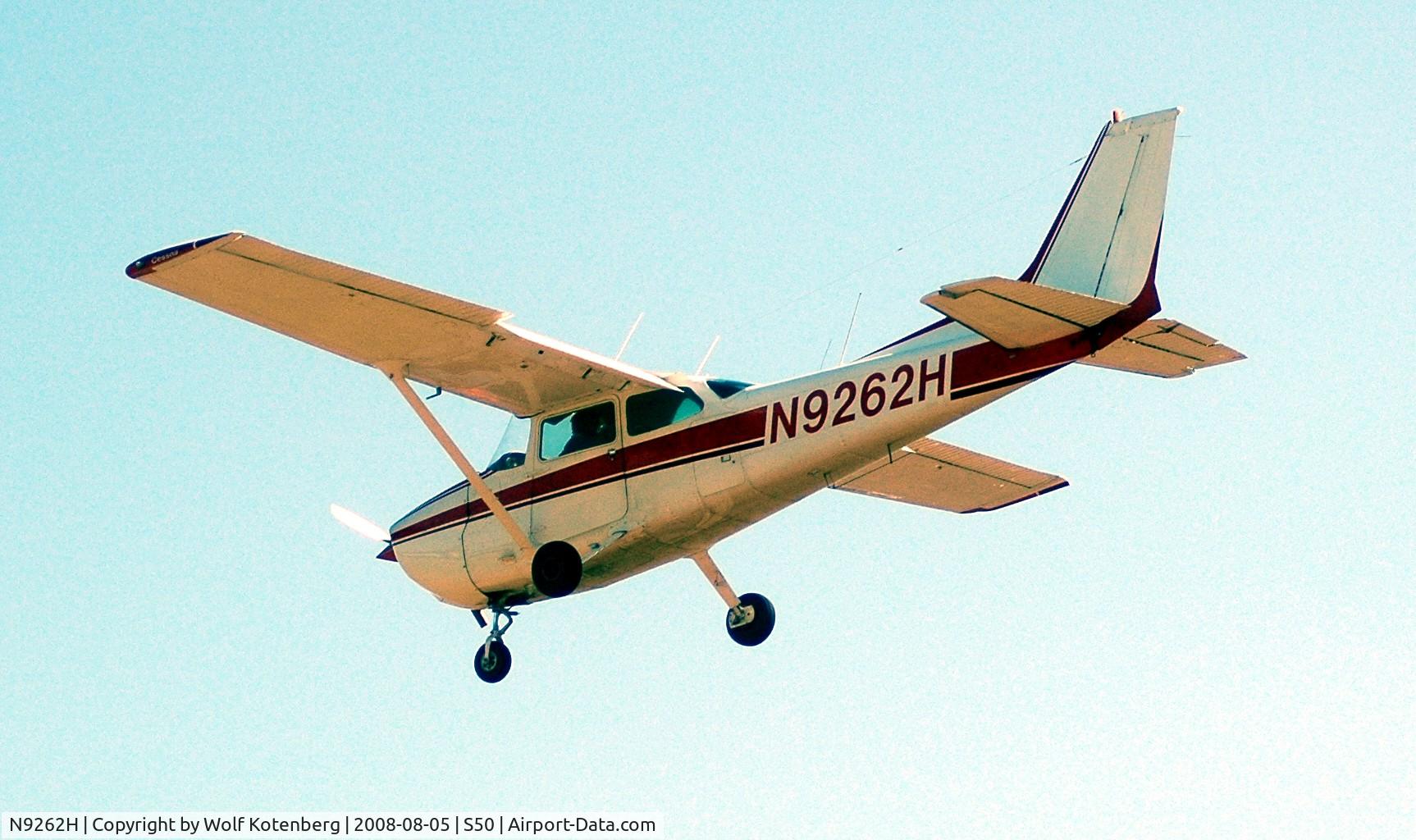 N9262H, 1975 Cessna 172M C/N 17266055, landing