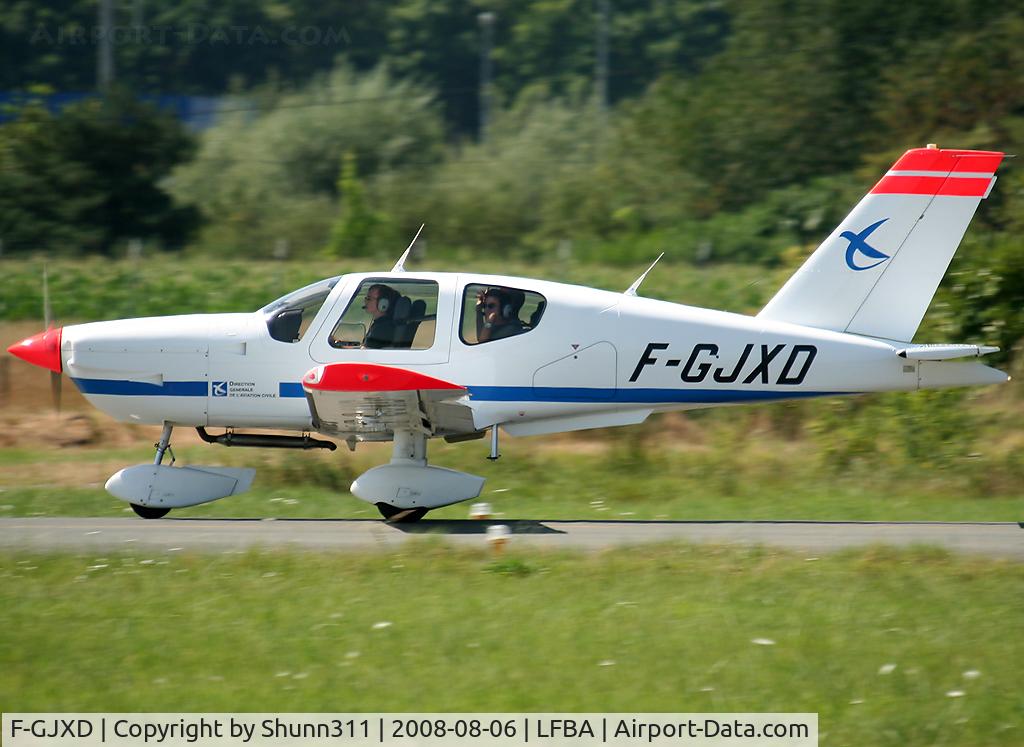 F-GJXD, Socata TB-10 Tobago C/N 1497, Landing rwy 11 and rolling to the terminal...