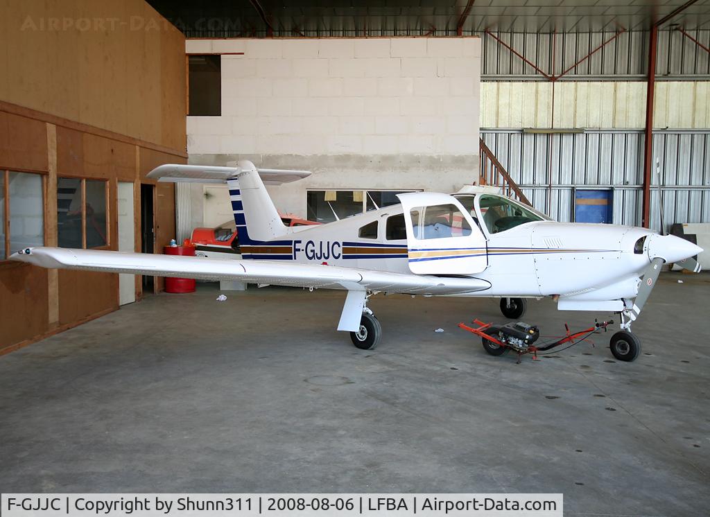 F-GJJC, Piper PA-28RT-201T Turbo Arrow IV C/N 28R8531004, Hangared in his hangar...