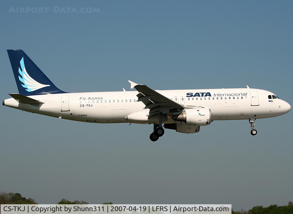 CS-TKJ, 1998 Airbus A320-212 C/N 795, Morning arrival...