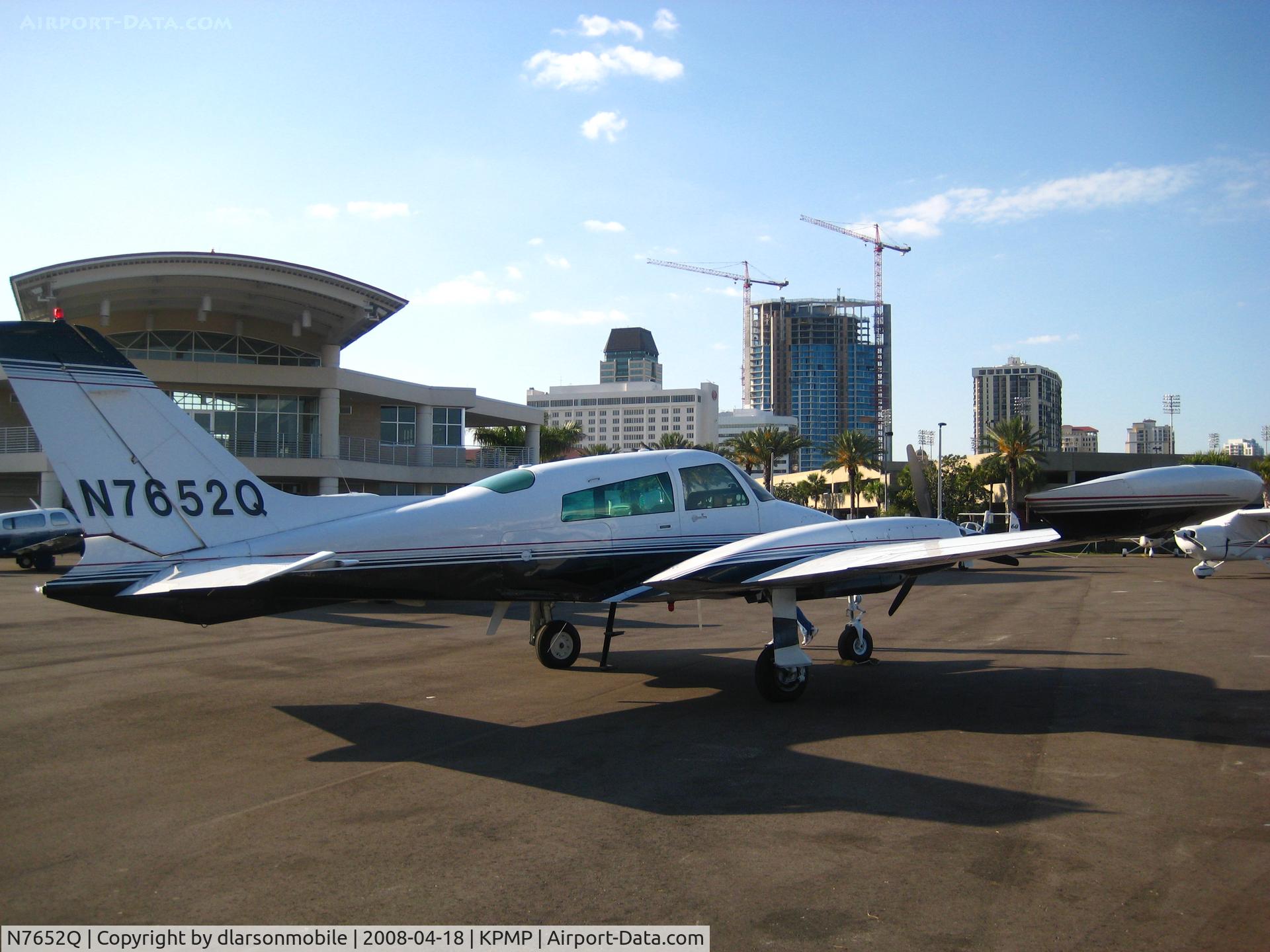 N7652Q, 1971 Cessna 310Q C/N 310Q0431, N7652Q Traveling