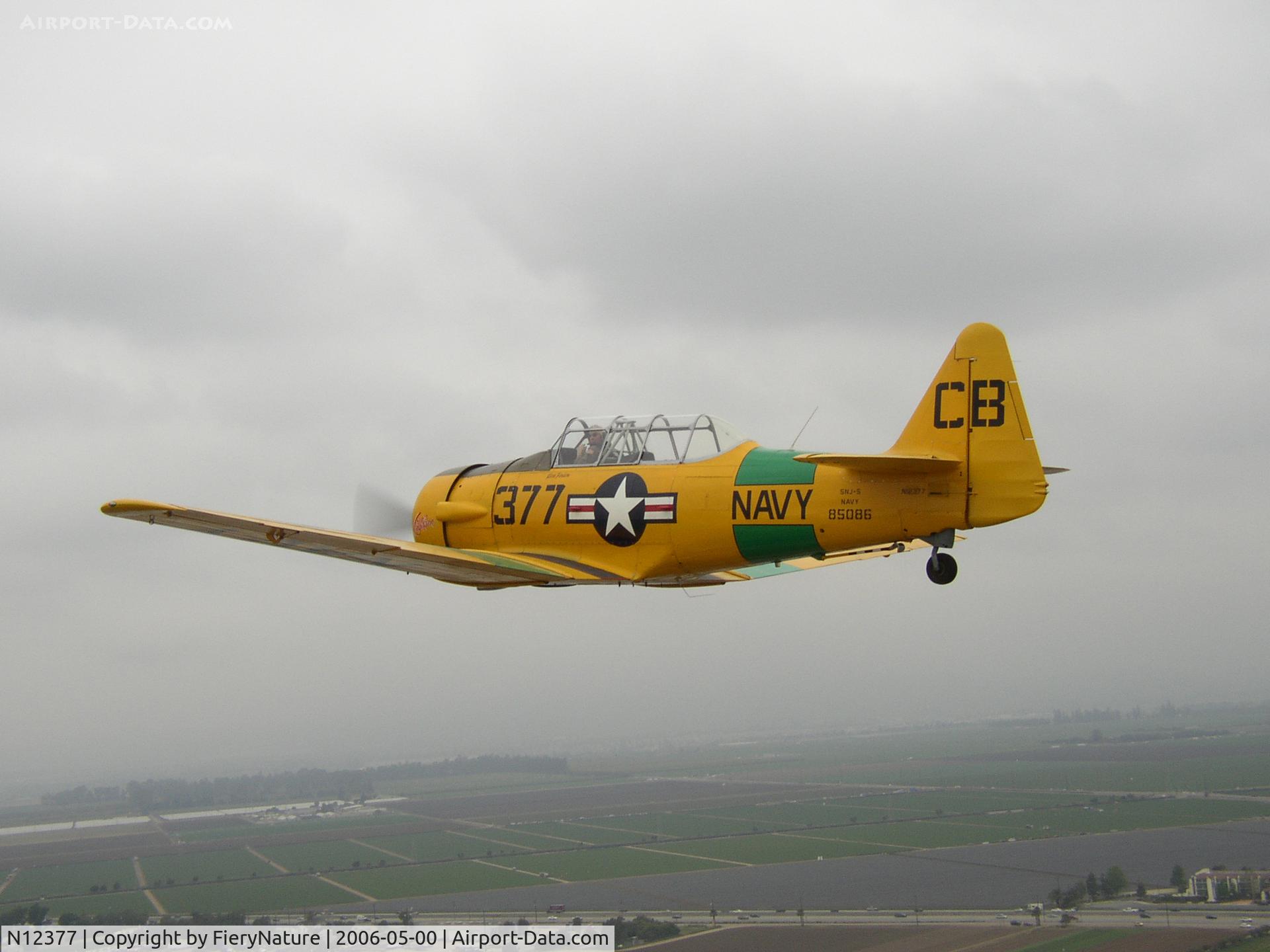 N12377, North American SNJ-5 Texan Texan C/N 85086, Formation flight over Santa Paula