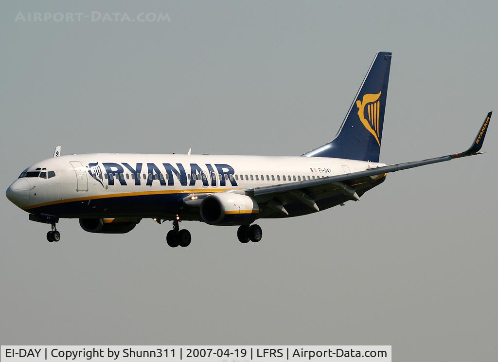 EI-DAY, 2004 Boeing 737-8AS C/N 33558, Landing of the afternoon...