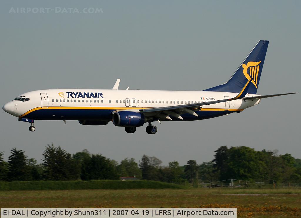 EI-DAL, 2003 Boeing 737-8AS C/N 33718, Landing of the afternoon...