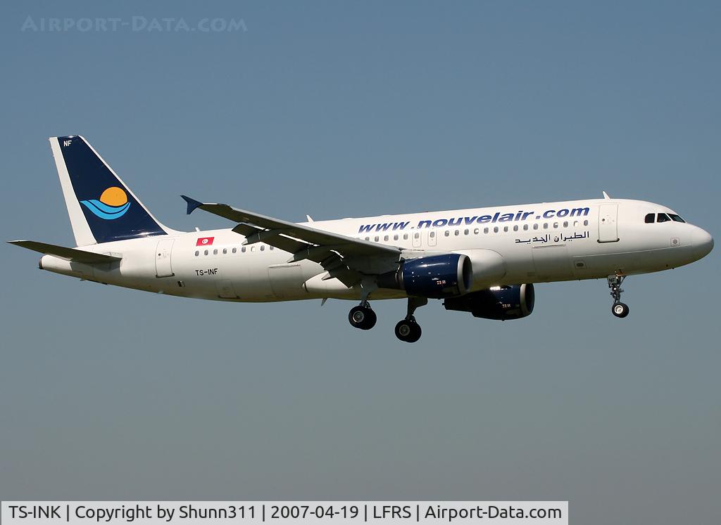 TS-INK, 1990 Airbus A320-211 C/N 112, On landing...