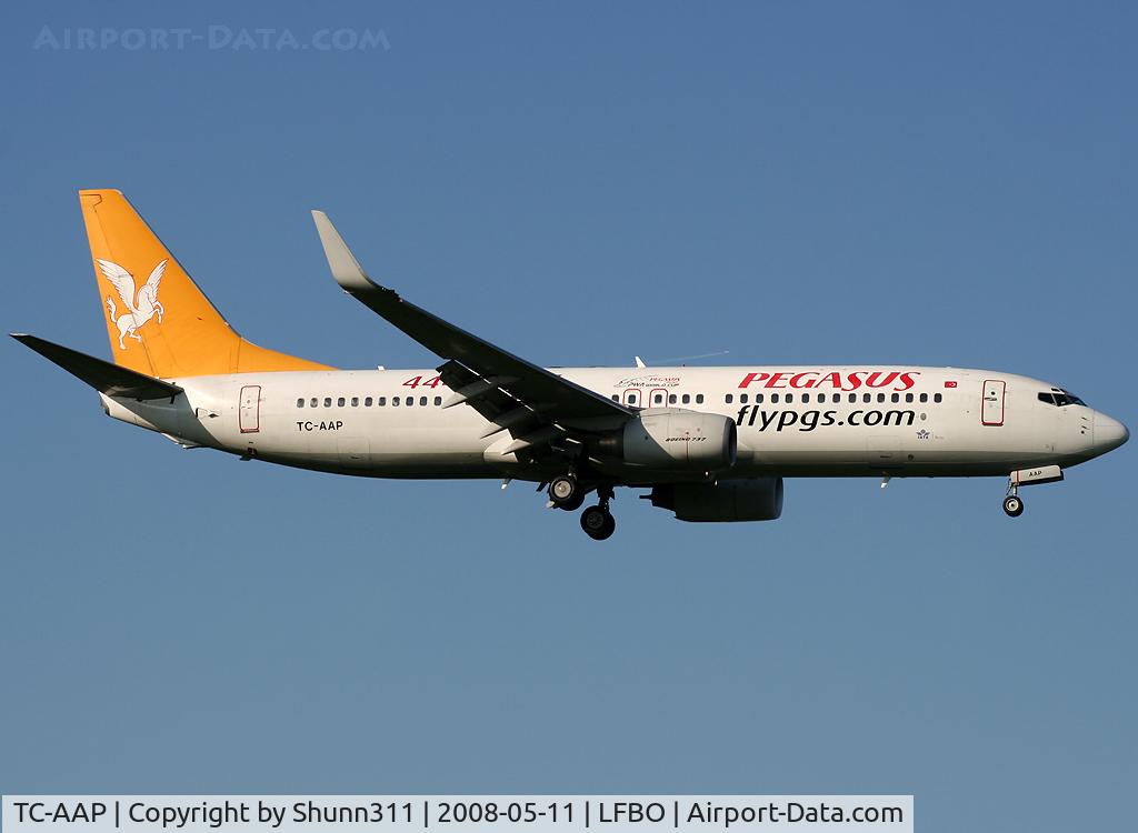 TC-AAP, 2002 Boeing 737-86N C/N 32736, Landing rwy 14R