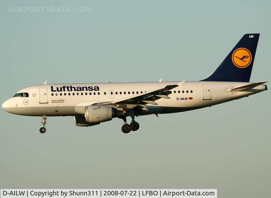 D-AILW, 1998 Airbus A319-114 C/N 853, Landing rwy 32R...