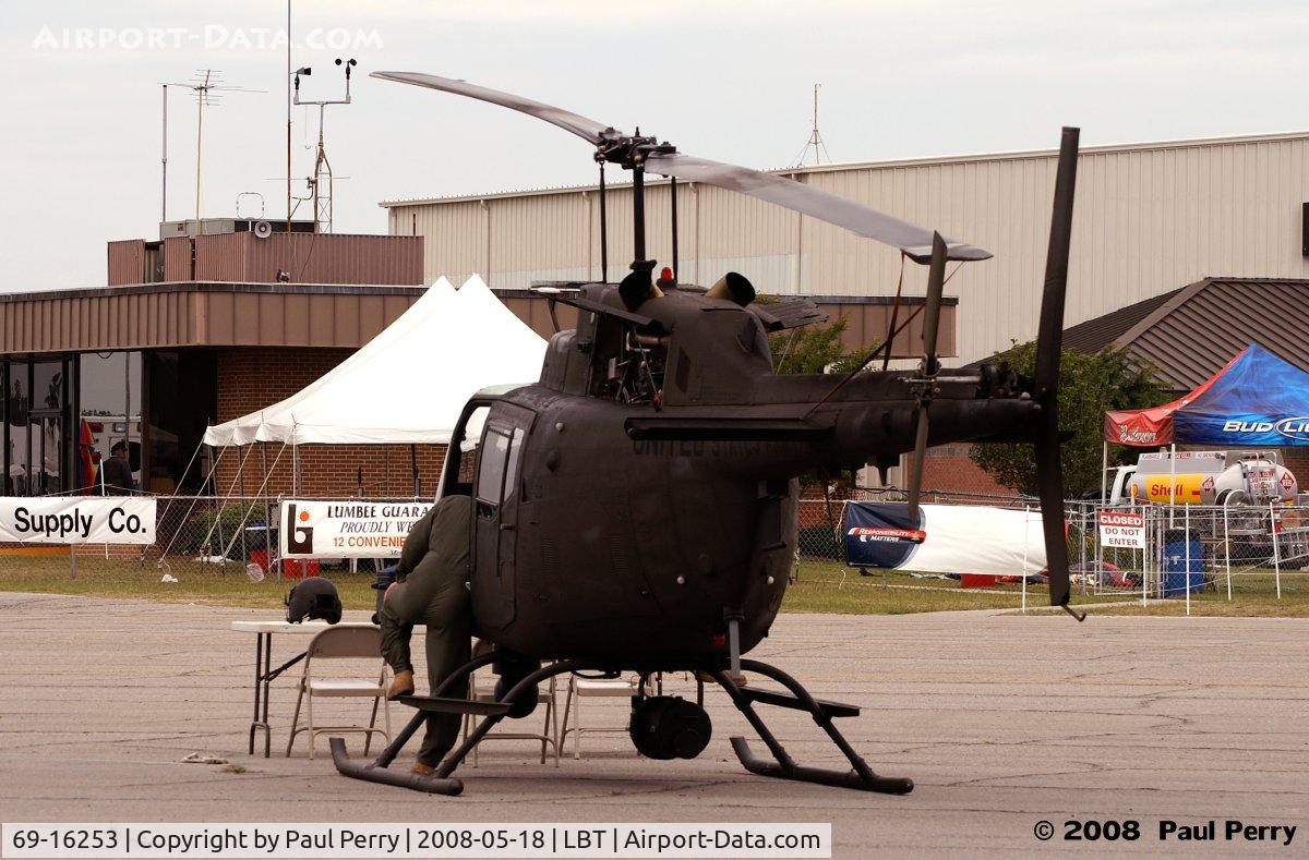 69-16253, 1969 Bell OH-58A Kiowa C/N 40474, Older Kiowa on the ramp