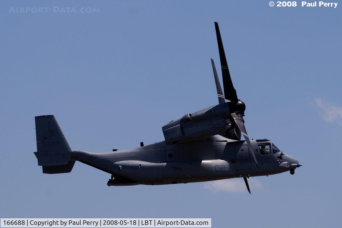 166688, Bell-Boeing MV-22B Osprey C/N D0082, Quickly transitioning to forward flight, and she scoots off