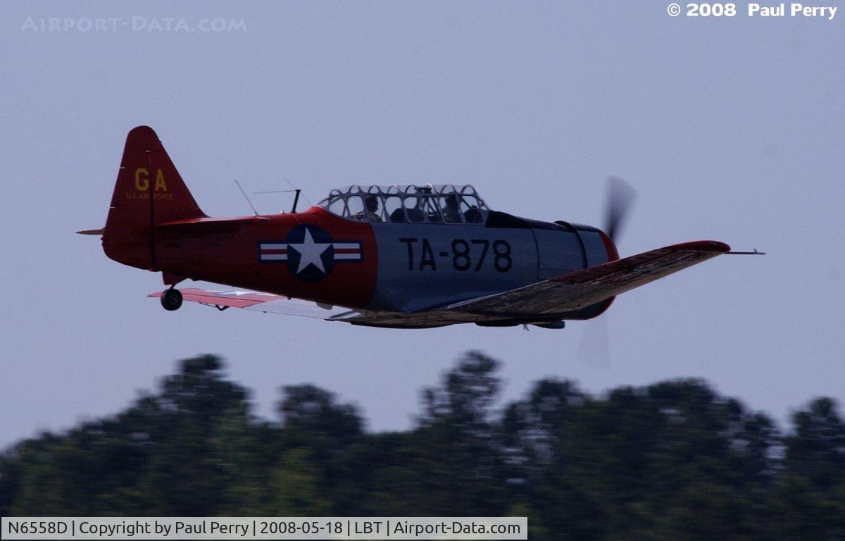 N6558D, 1943 Noorduyn AT-16 Harvard II C/N 66-2611, Departing Lumberton