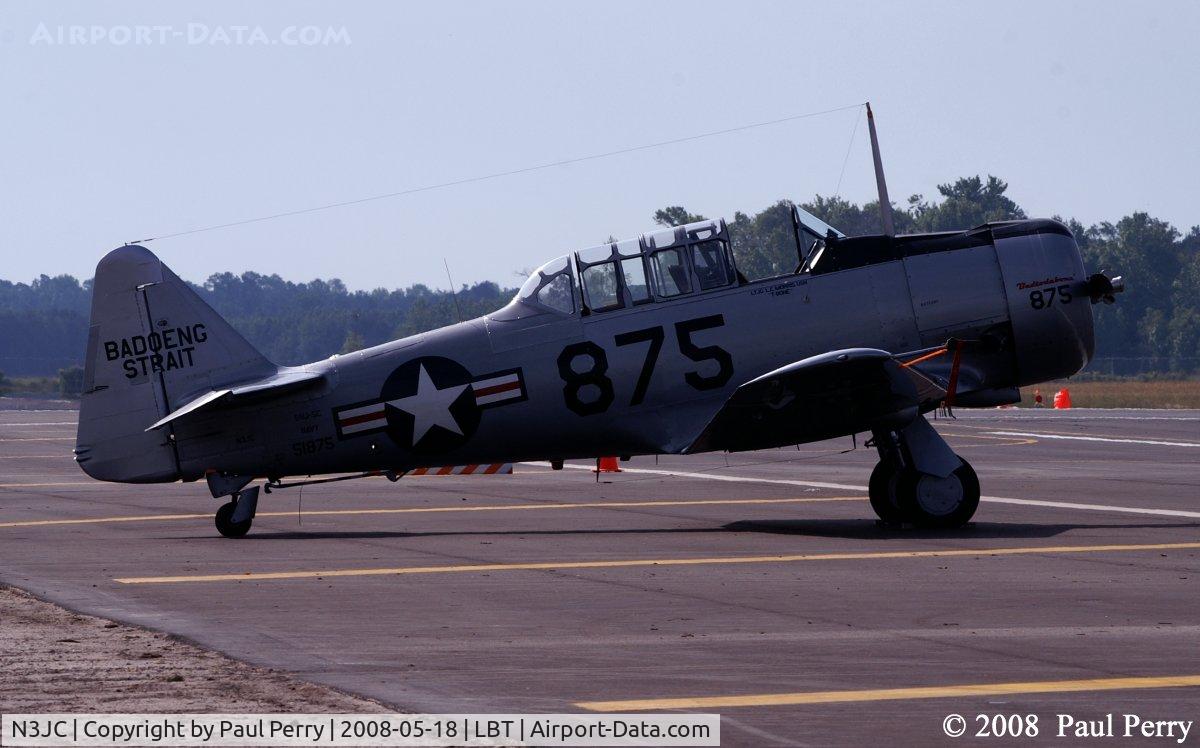 N3JC, 1943 North American SNJ-5C Texan Texan C/N 88-14913, Pristine lady on the ramp
