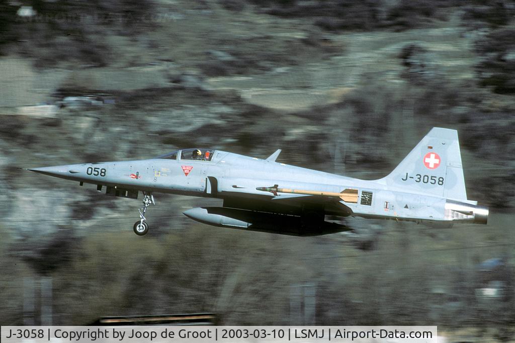 J-3058, Northrop F-5E Tiger II C/N L.1058, After take off the F-5 stays well low when it passes the village of Turtmann. What about jet noise..?