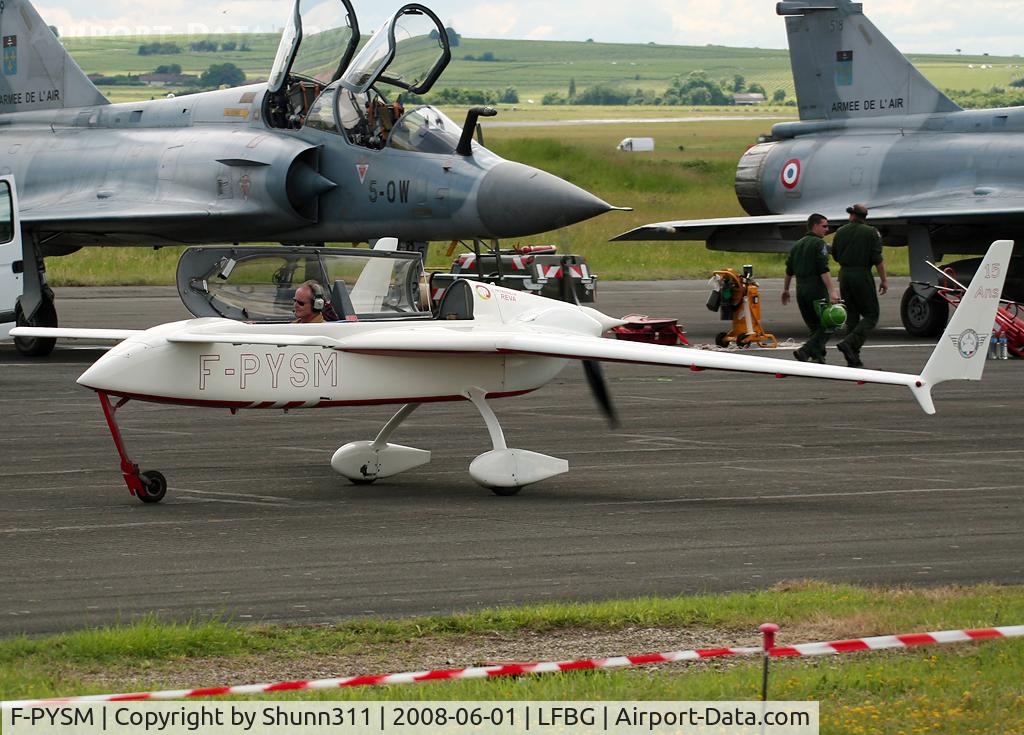 F-PYSM, Rutan VariEze C/N 2048, Patouille REVA rolling after the show...