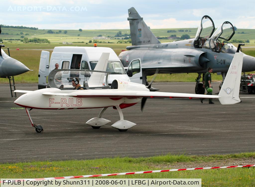 F-PJLB, Rutan Long-EZ C/N 1344, Patrouille REVA rolling after the show...
