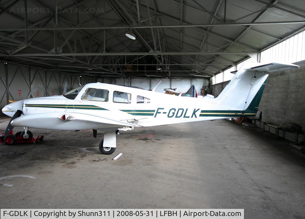 F-GDLK, 1979 Piper PA-44-180 Seminole C/N 44-7995209, Inside Airclub's hangar...
