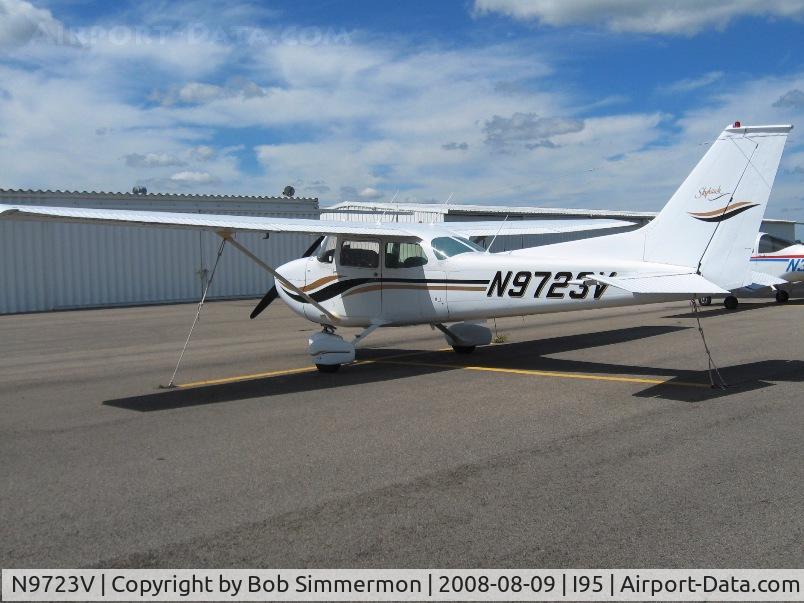N9723V, 1974 Cessna 172M C/N 17264489, On the ramp at Kenton, OH
