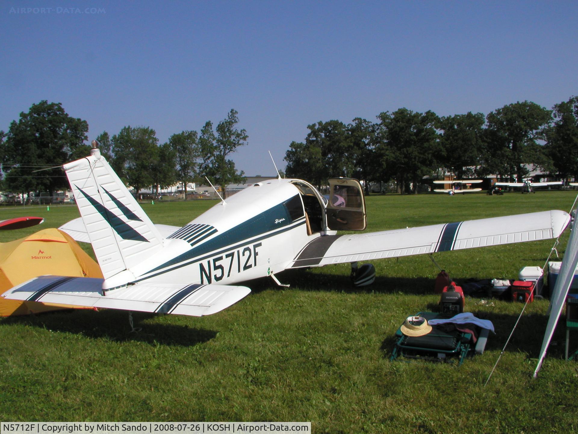 N5712F, 1968 Piper PA-28-140 C/N 28-24925, EAA AirVenture 2008.