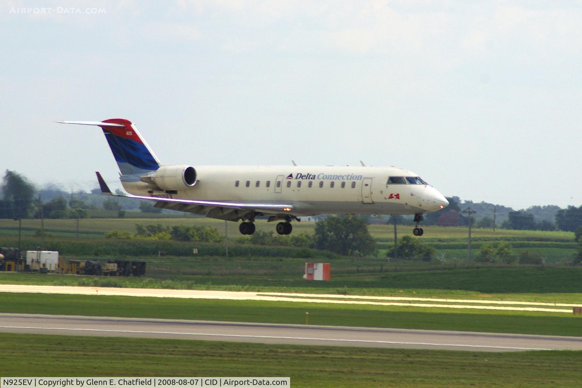 N925EV, 2003 Bombardier CRJ-200ER (CL-600-2B19) C/N 7831, Arriving over runway 27