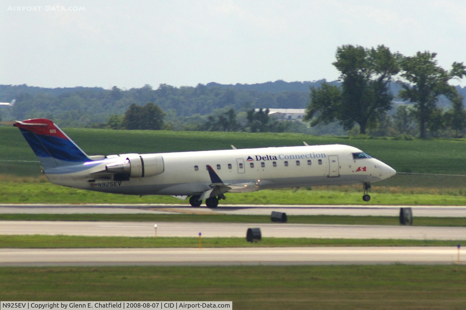 N925EV, 2003 Bombardier CRJ-200ER (CL-600-2B19) C/N 7831, Arriving on runway 27, just after touching down