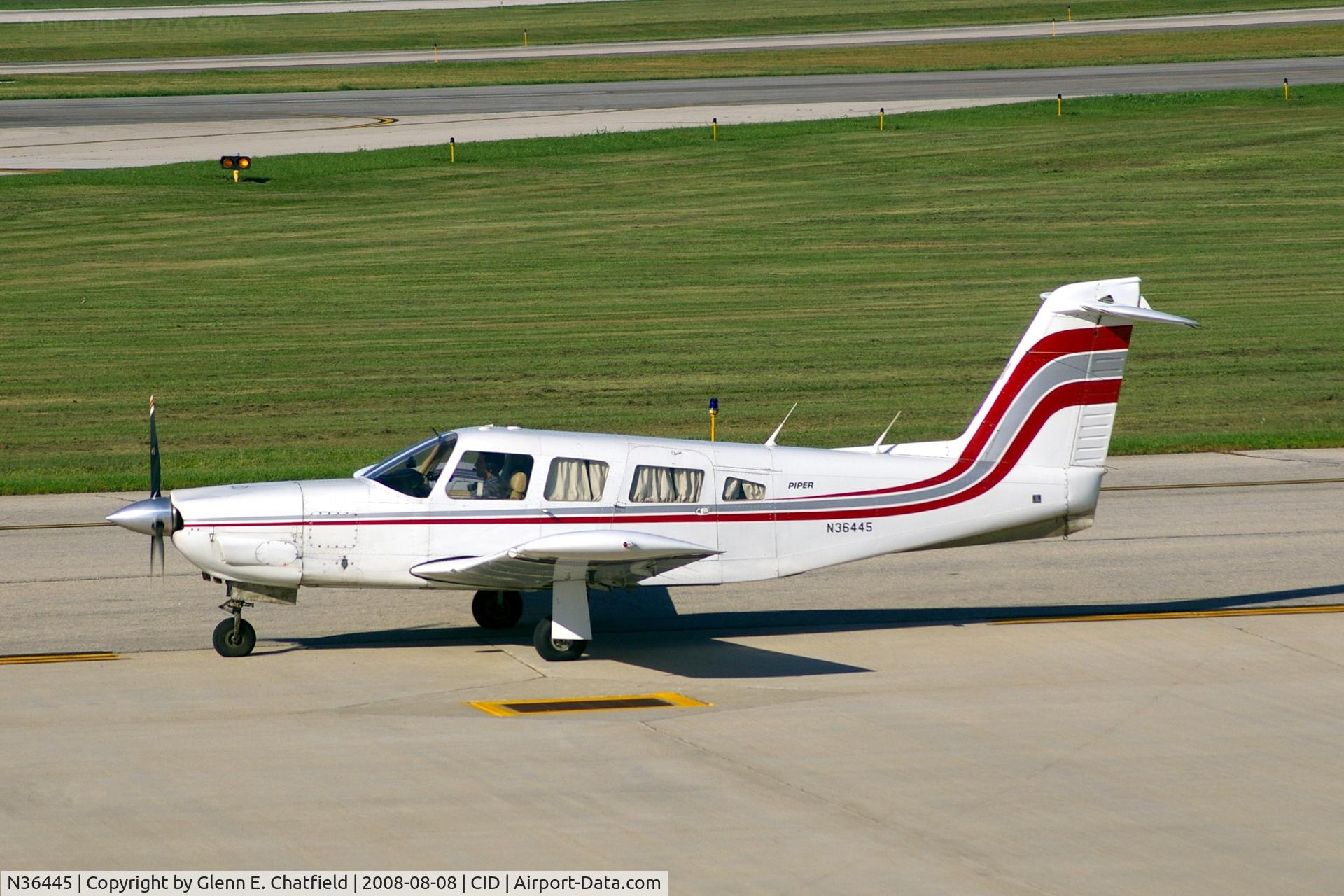 N36445, Piper PA-32RT-300 C/N 32R-7885188, Taxiing to Runway 27 for departure.
