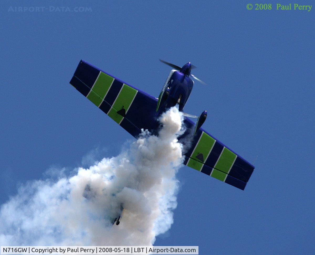 N716GW, 2006 MX Aircraft MX2 C/N 4, Easing into a hammerhead stall