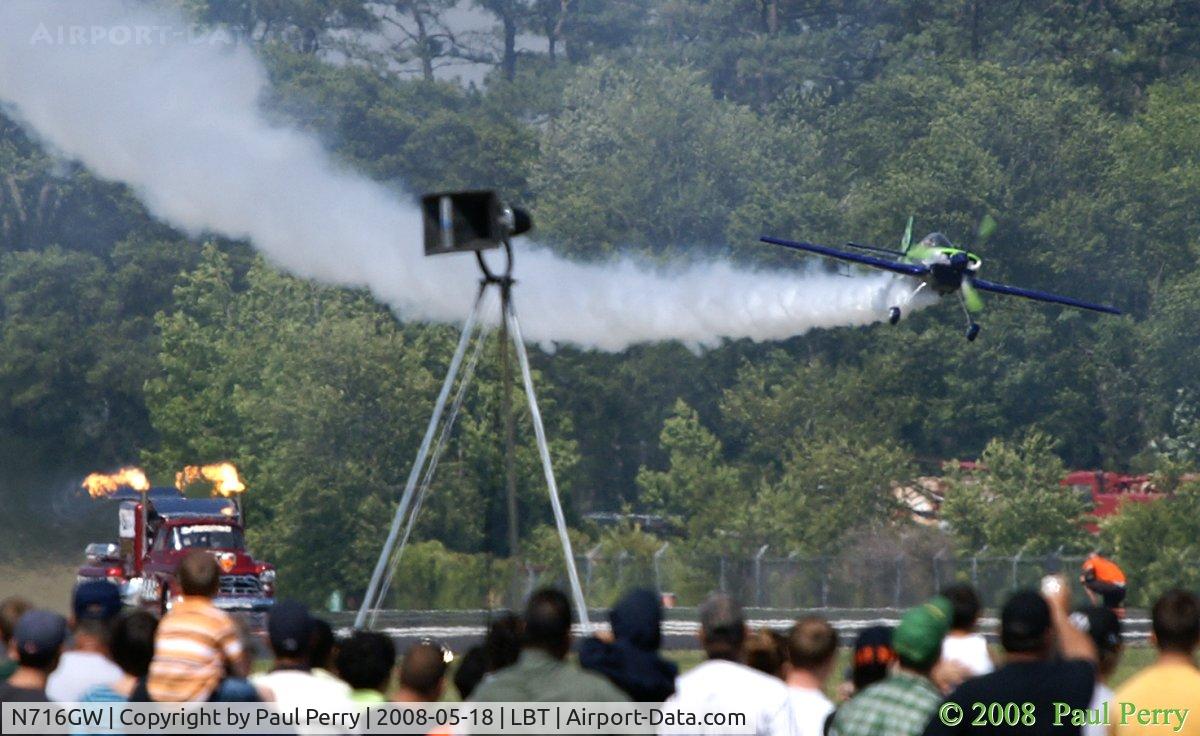 N716GW, 2006 MX Aircraft MX2 C/N 4, Racing the Shockwave; and as you can see, a crowd favorite