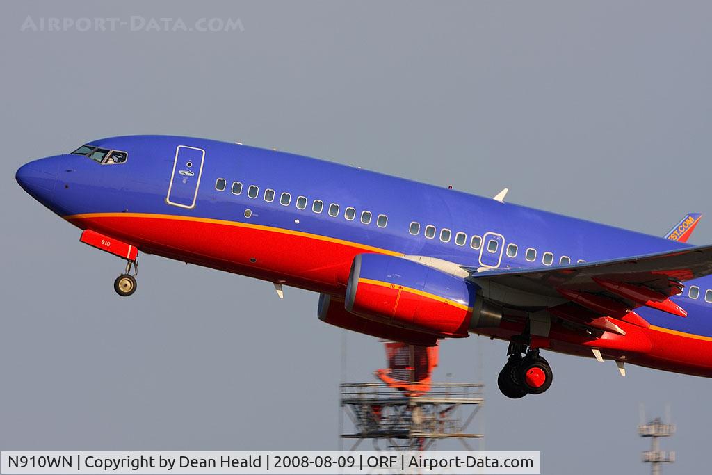 N910WN, 2008 Boeing 737-7H4 C/N 36618, Close-up shot of Southwest Airlines N910WN (FLT SWA83) departing RWY 5 for a short 35-minute flight to Baltimore/Washington Int'l (KBWI).