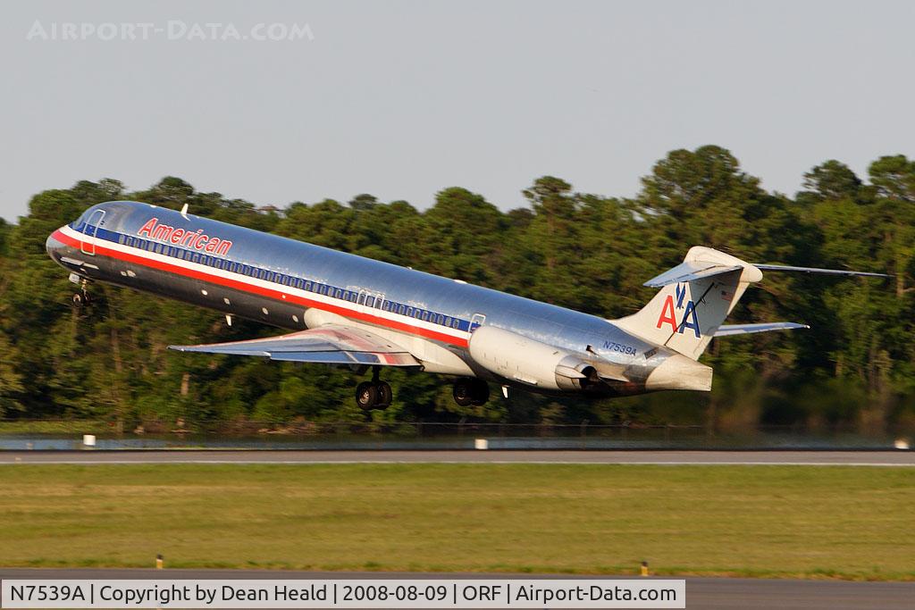 N7539A, 1990 McDonnell Douglas MD-82 (DC-9-82) C/N 49993, American Airlines N7539A (FLT AAL815) using up alot of runway while taking off from RWY 5 enroute to Dallas/Fort Worth Int'l (KDFW).
