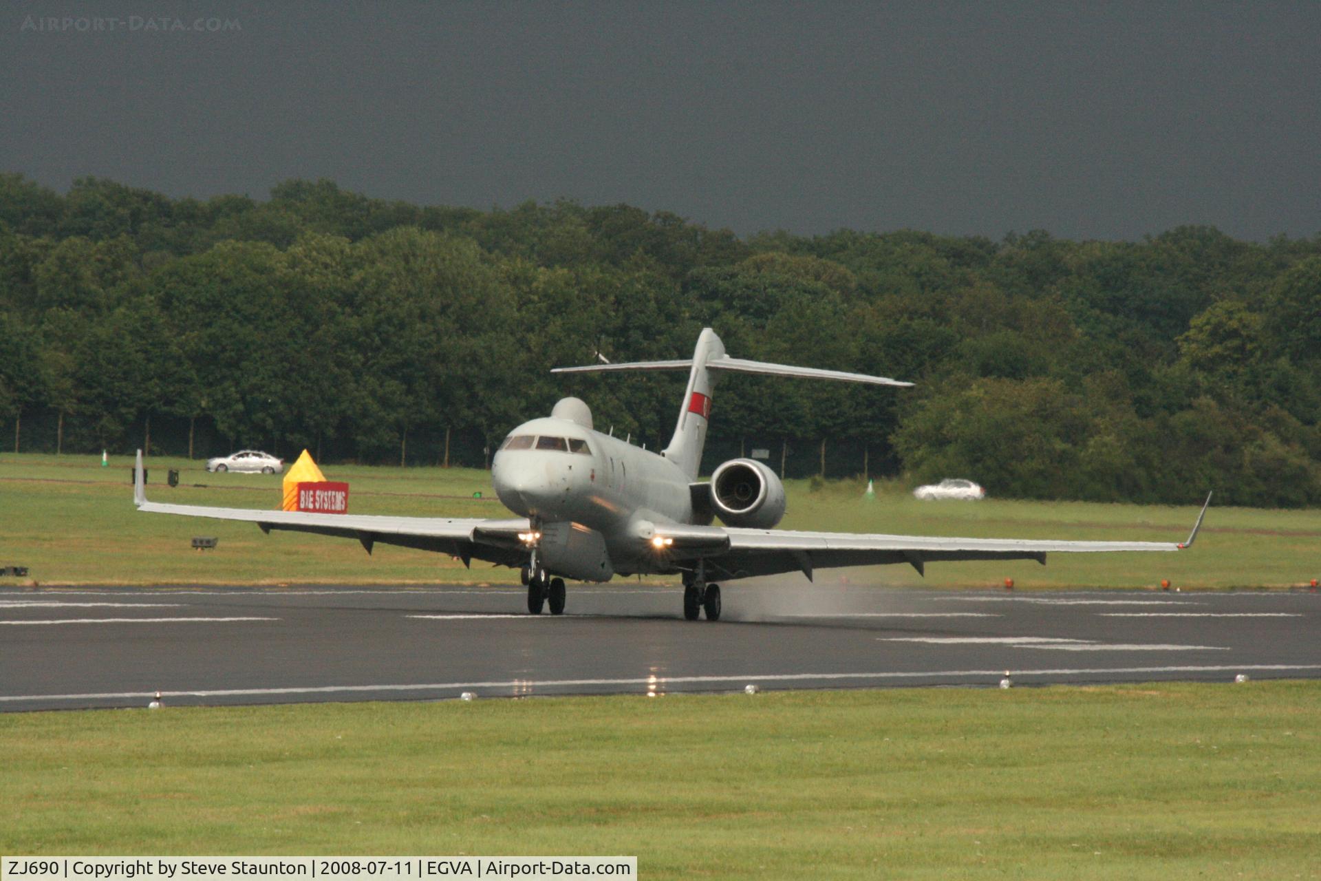 ZJ690, 2004 Bombardier BD-700-1A10 Sentinel R1 C/N 9107, Taken at the Royal International Air Tattoo 2008 during arrivals and departures (show days cancelled due to bad weather)