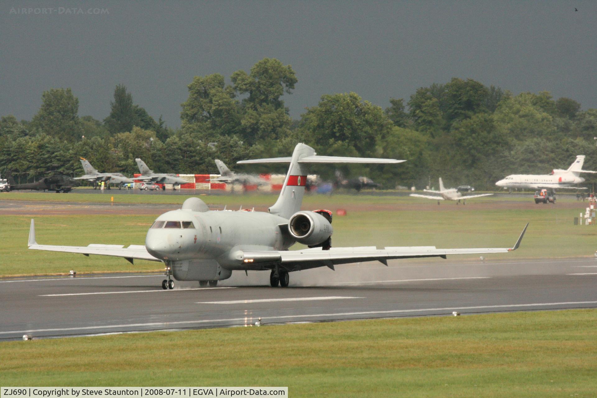ZJ690, 2004 Bombardier BD-700-1A10 Sentinel R1 C/N 9107, Taken at the Royal International Air Tattoo 2008 during arrivals and departures (show days cancelled due to bad weather)