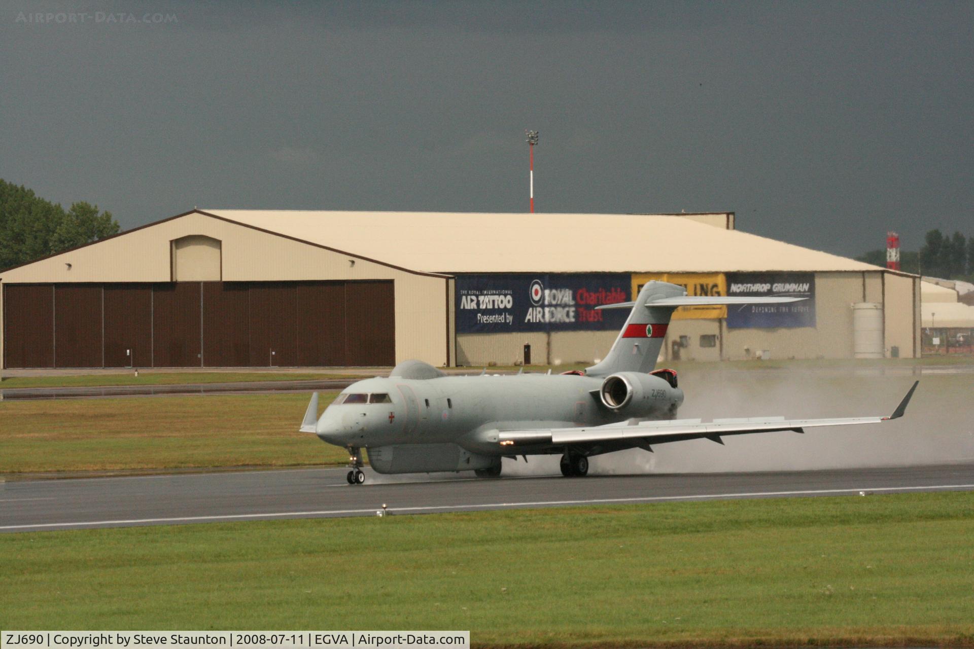 ZJ690, 2004 Bombardier BD-700-1A10 Sentinel R1 C/N 9107, Taken at the Royal International Air Tattoo 2008 during arrivals and departures (show days cancelled due to bad weather)