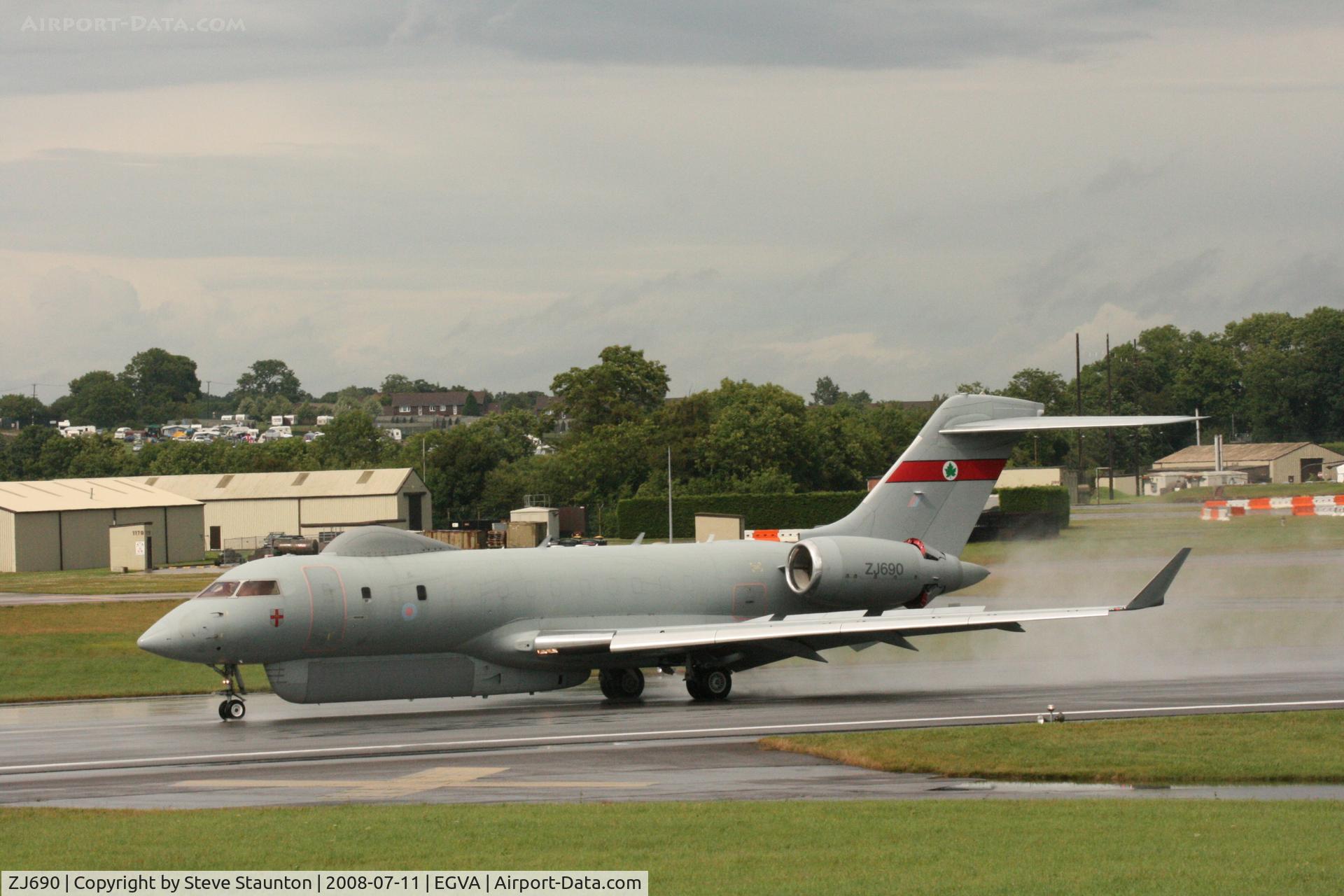 ZJ690, 2004 Bombardier BD-700-1A10 Sentinel R1 C/N 9107, Taken at the Royal International Air Tattoo 2008 during arrivals and departures (show days cancelled due to bad weather)