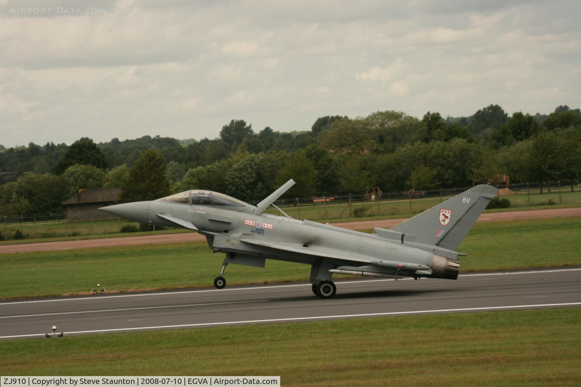 ZJ910, 2007 Eurofighter EF-2000 Typhoon FGR4 C/N 0037/BS001, Taken at the Royal International Air Tattoo 2008 during arrivals and departures (show days cancelled due to bad weather)