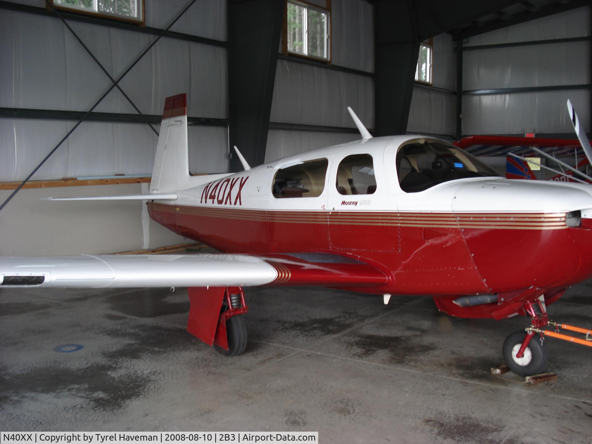 N40XX, 1993 Mooney M20J 201 C/N 24-3306, N40XX Mooney In Hanger