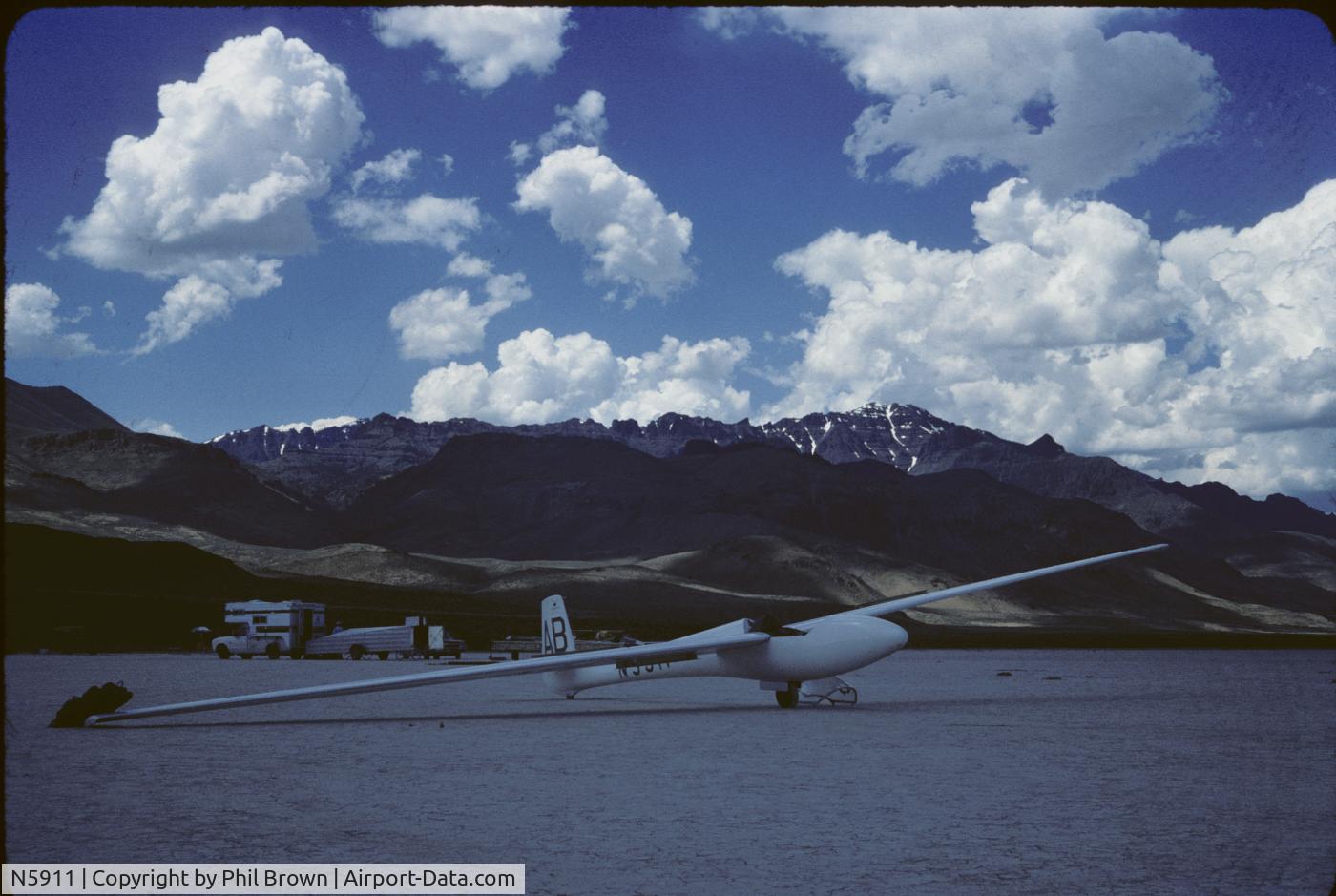 N5911, 1967 Glasflugel H 301 LIBELLE C/N 53, Alvord Desert
