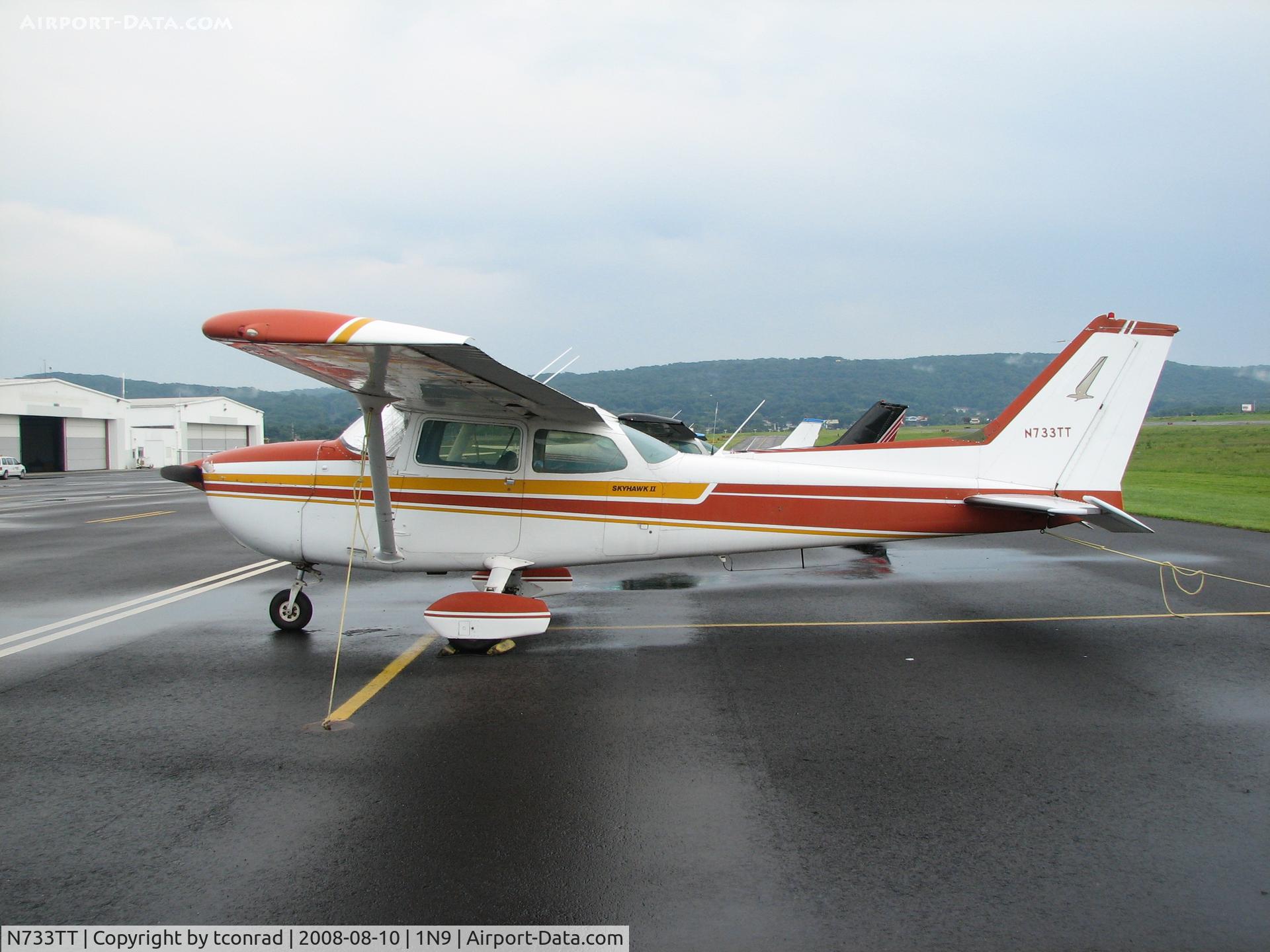N733TT, 1977 Cessna 172N C/N 17268542, at Queen City