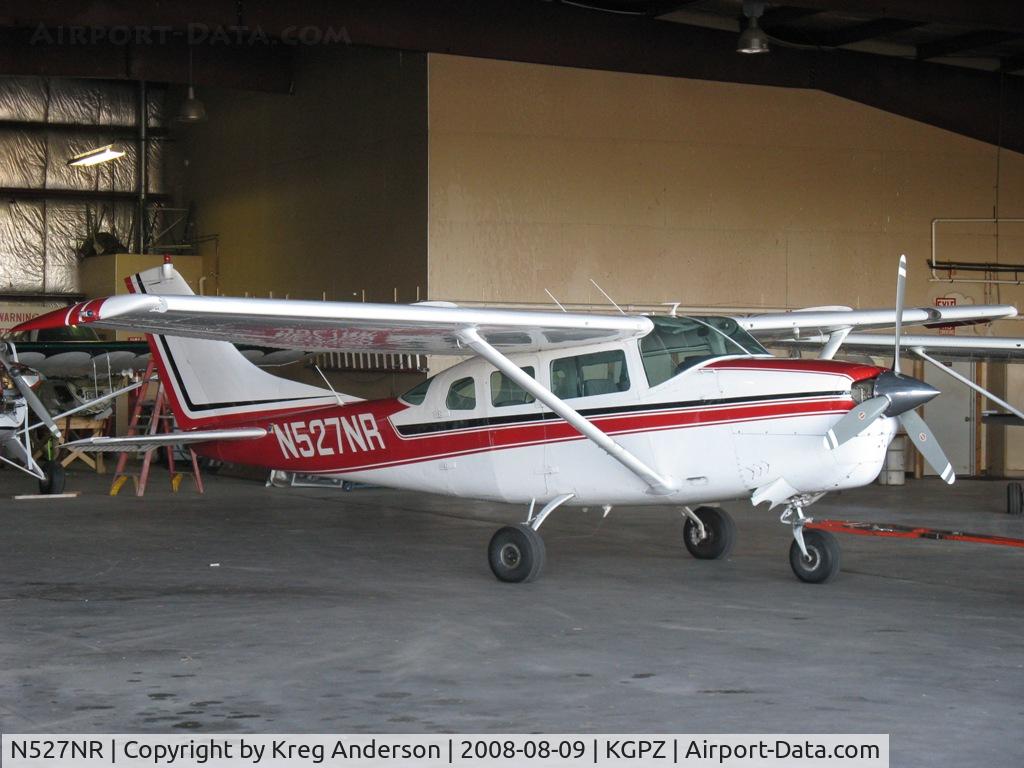 N527NR, 1964 Cessna U206 Super Skywagon C/N U206-0278, In the hangar.