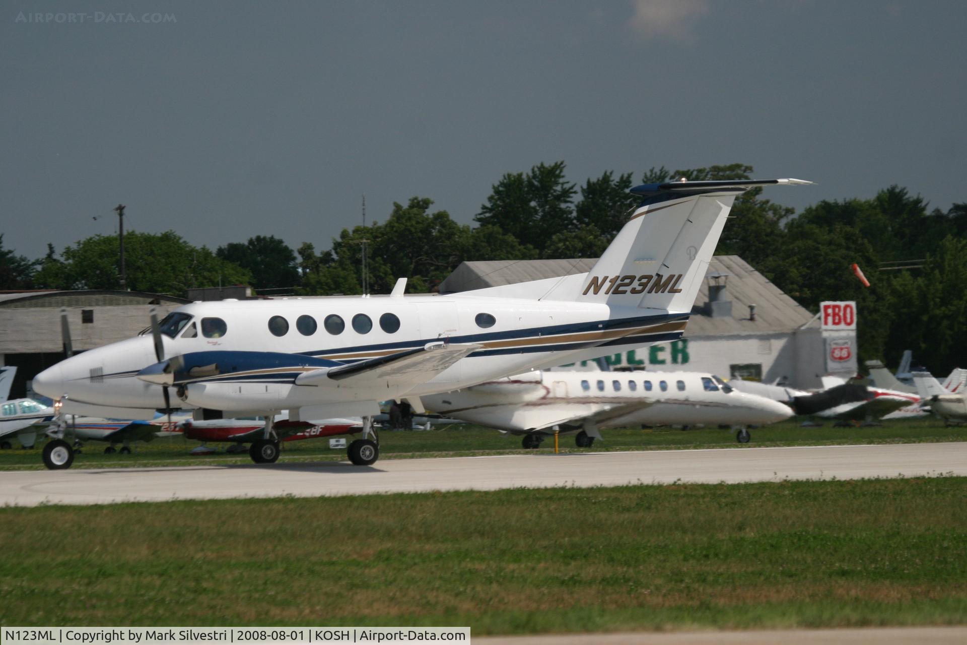 N123ML, 1997 Raytheon Aircraft Company B200 C/N BB-1587, Oshkosh 2008