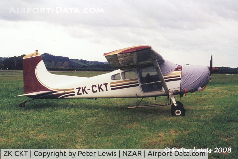 ZK-CKT, Cessna 185D Skywagon C/N 185-0929, J W & E I Lyver, Mercer - 2001