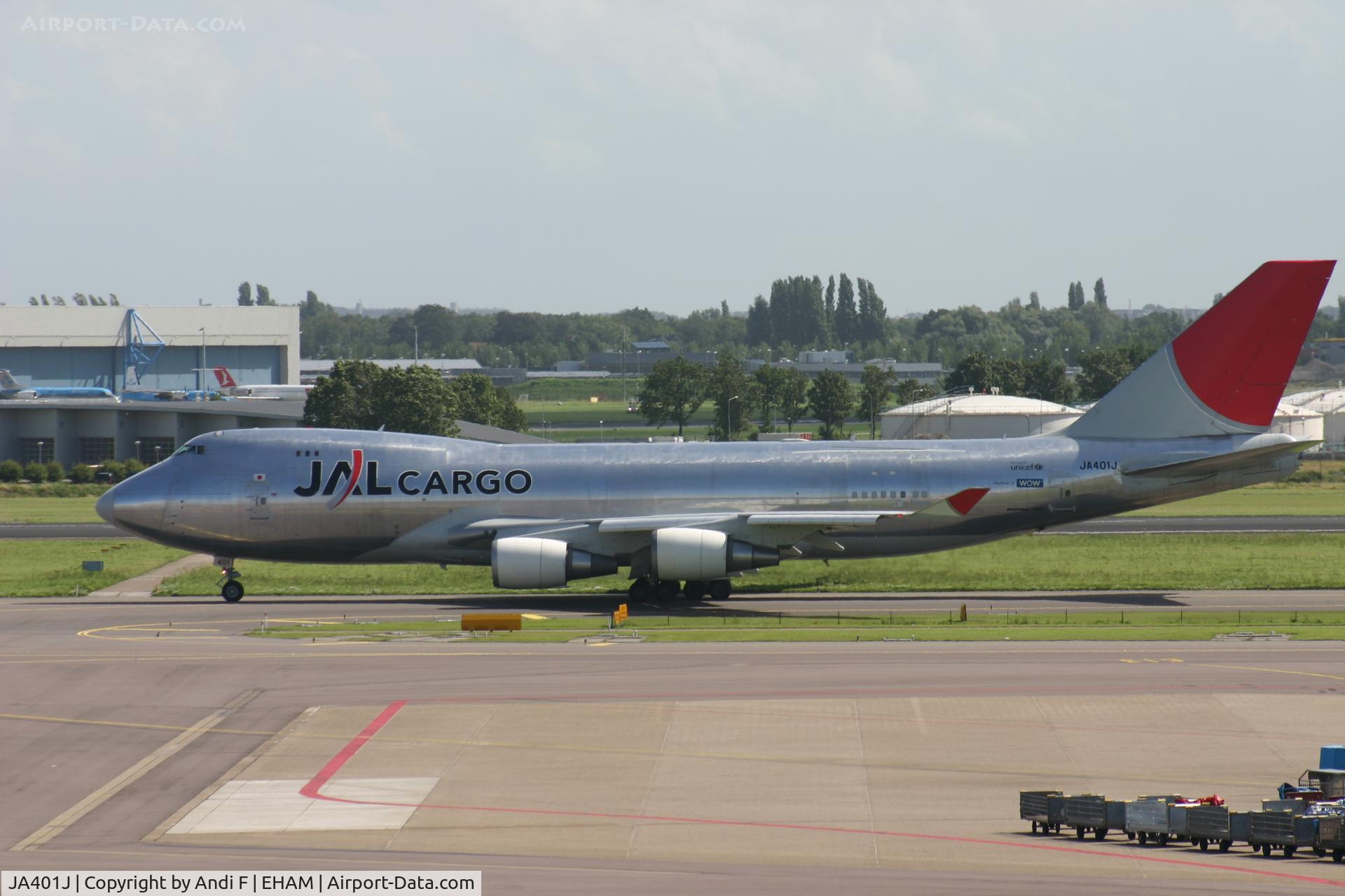 JA401J, 2004 Boeing 747-446F (SCD) C/N 33748, looks great