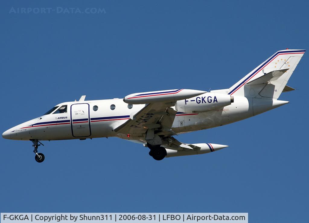 F-GKGA, Aerospatiale SN-601 Corvette C/N 11, Landing rwy 32L...