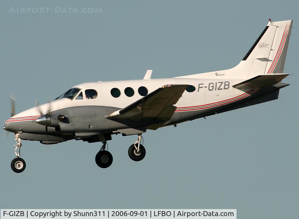 F-GIZB, 1981 Beech C90 King Air C/N LJ-955, Landing rwy 14L...