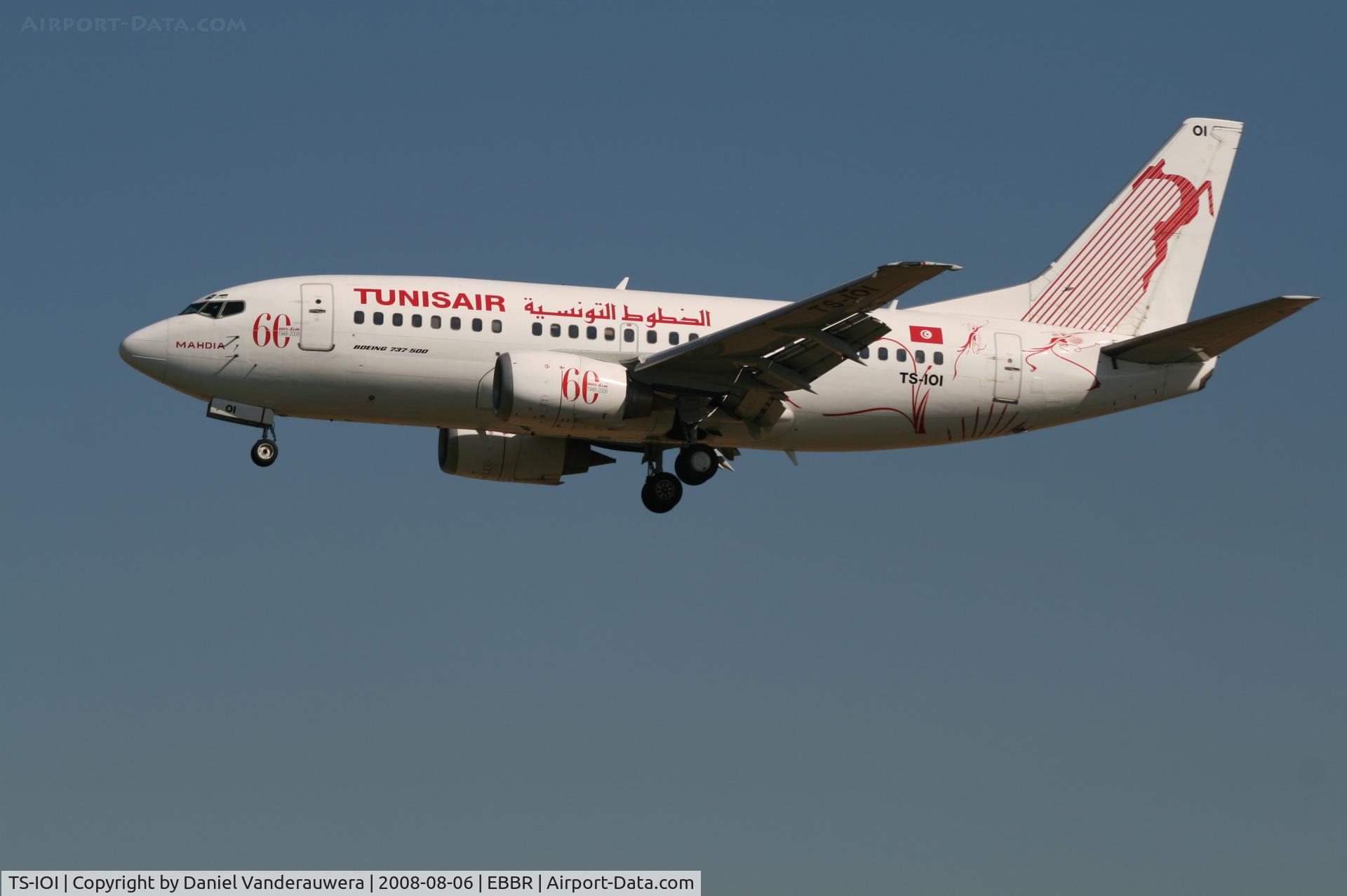 TS-IOI, 1994 Boeing 737-5H3 C/N 27257, arrival of flight TU4890 to rwy 25L