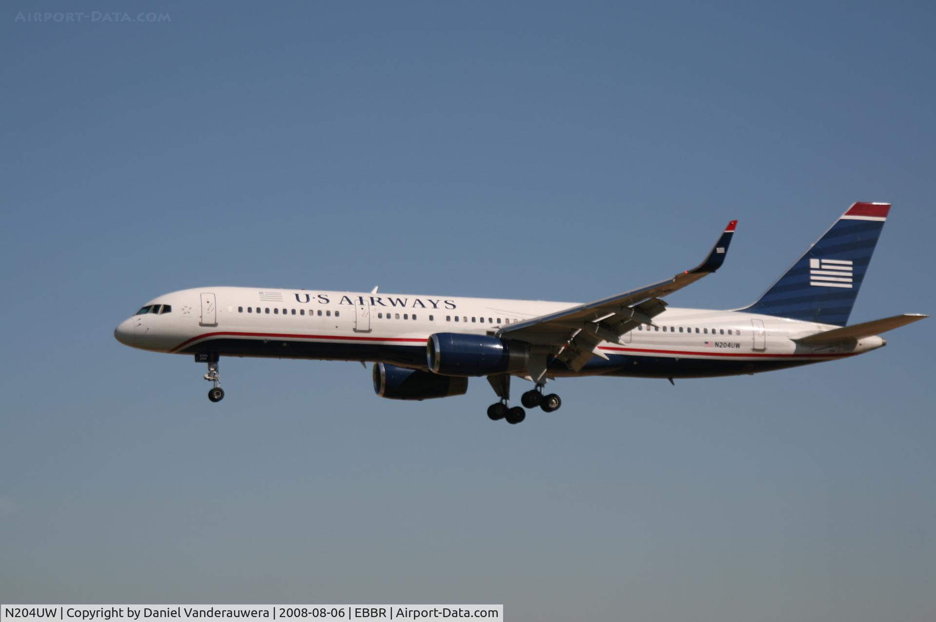 N204UW, 2000 Boeing 757-23N C/N 30886, arrival of flight US750 to rwy 25L